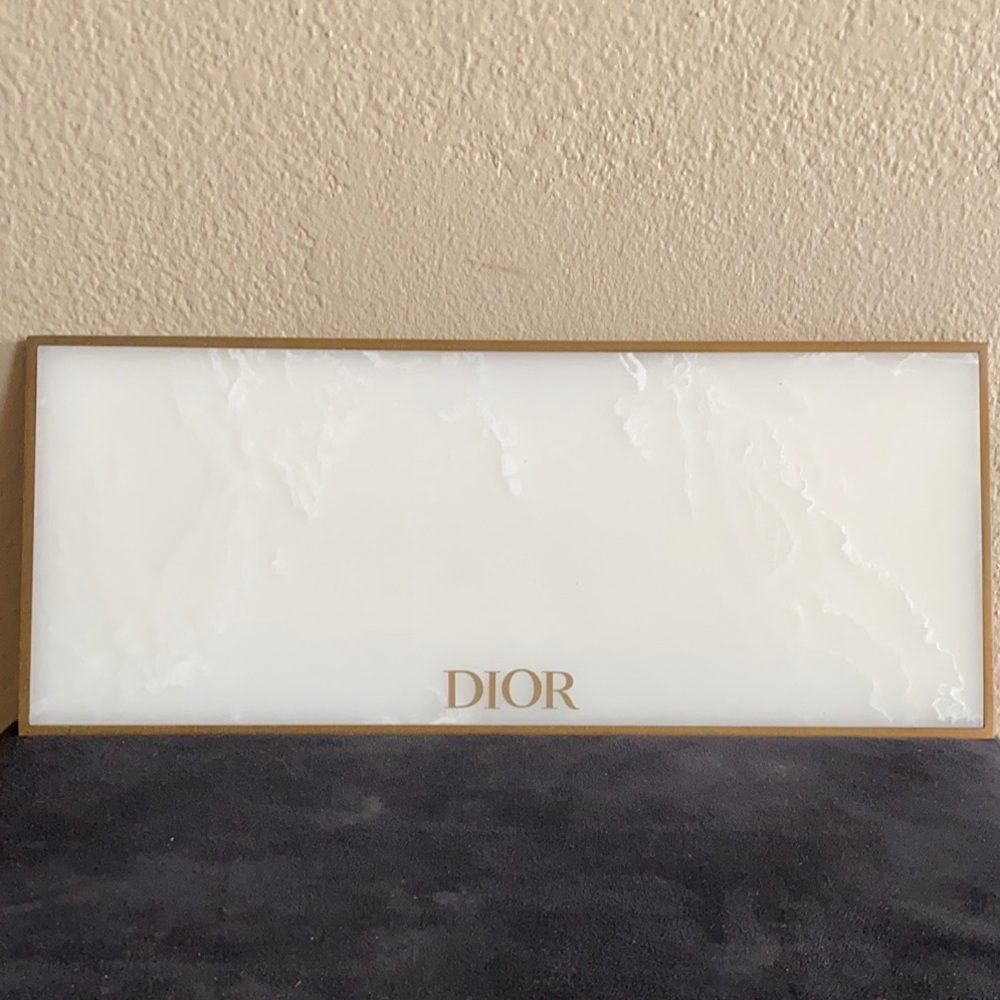 COPY - Dior Display Unit